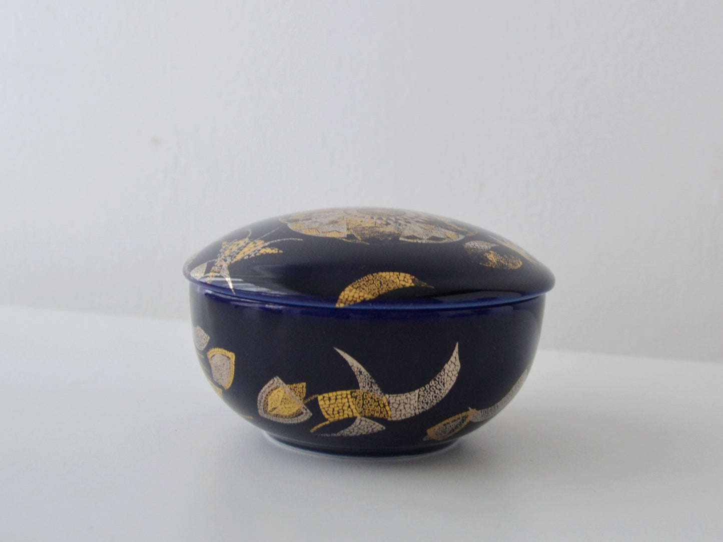 Manufacture de Monaco Lidded Porcelain Box — Cobalt Blue & Gold, Design de Rayons, Limited Edition 347/5000