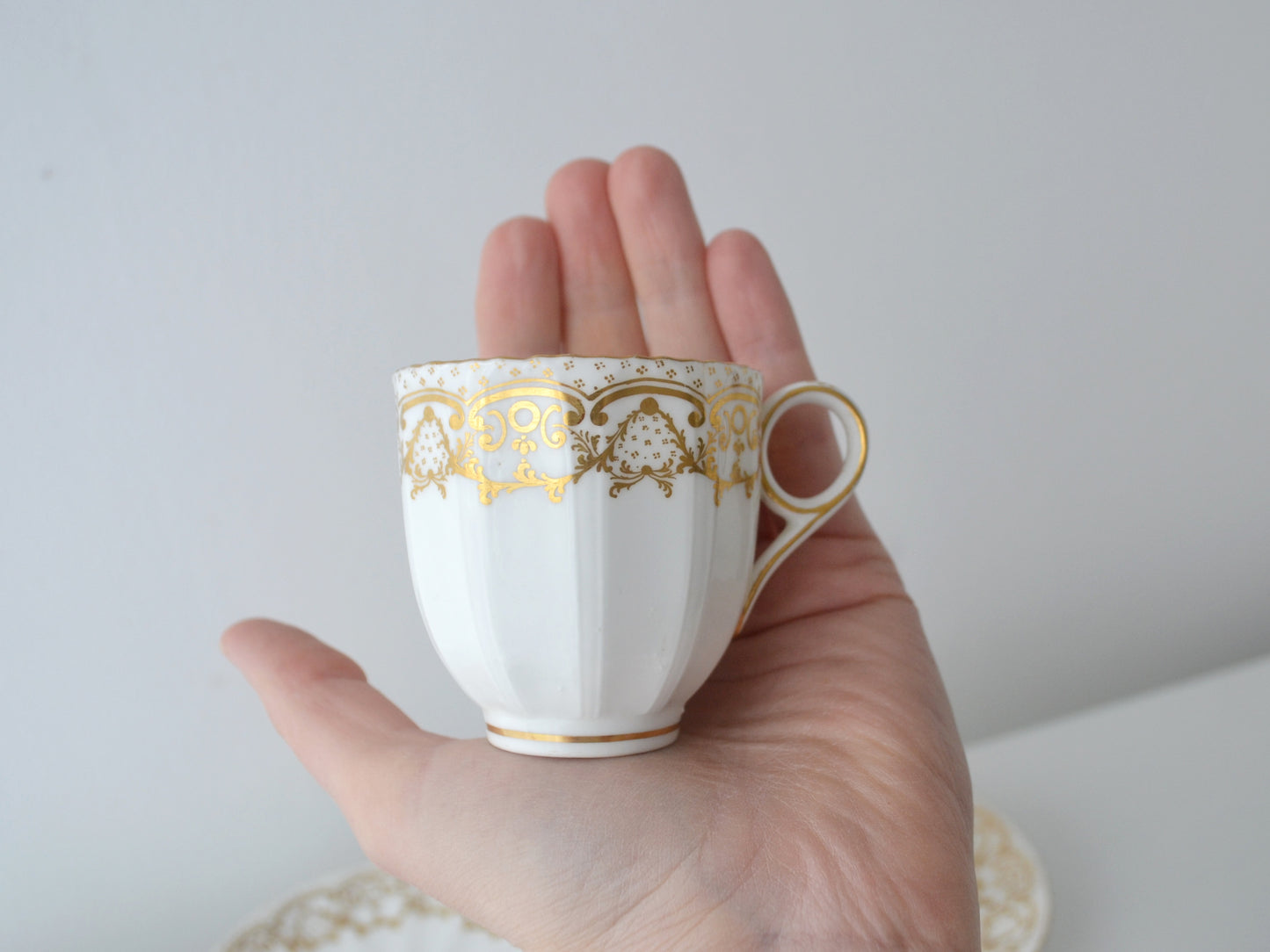 Davenport Longport Staffordshire Trio — Porcelain Cup & Saucer Set of Three, Gilt Scrollwork, England circa 1800–1830