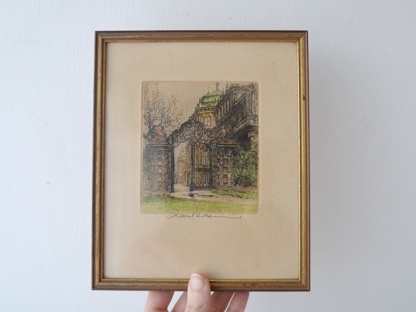  Robert Kasimir original colour etching, Belvedere Palace gate Vienna, hand signed, circa 1920s–30s, framed, front view.