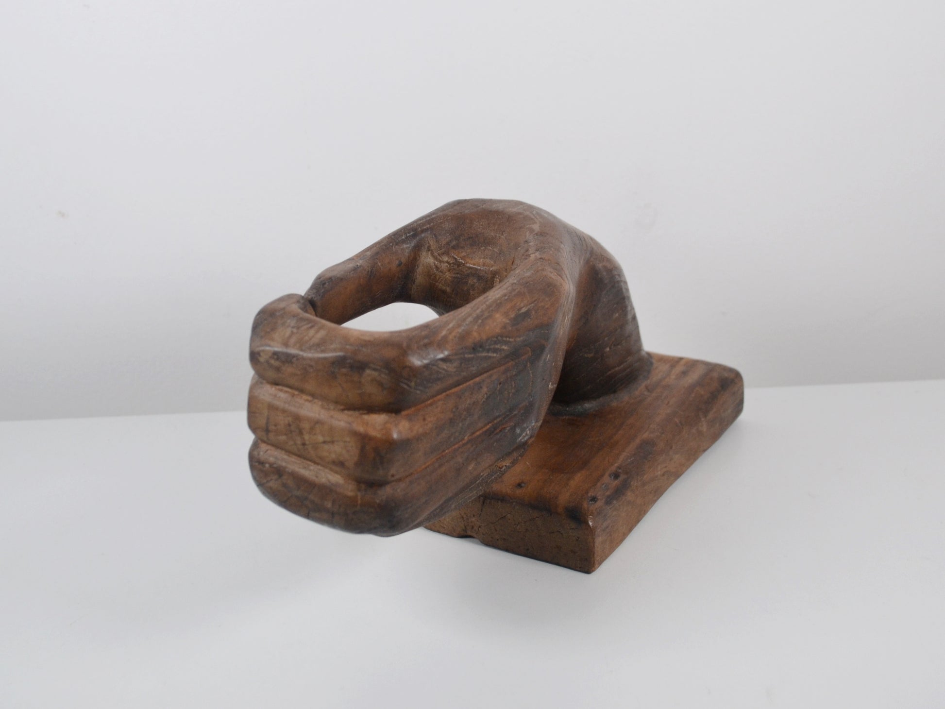 Hollow palm cavity detail, hand-carved hardwood hand sculpture vide poche, circa 1960s–1970s.