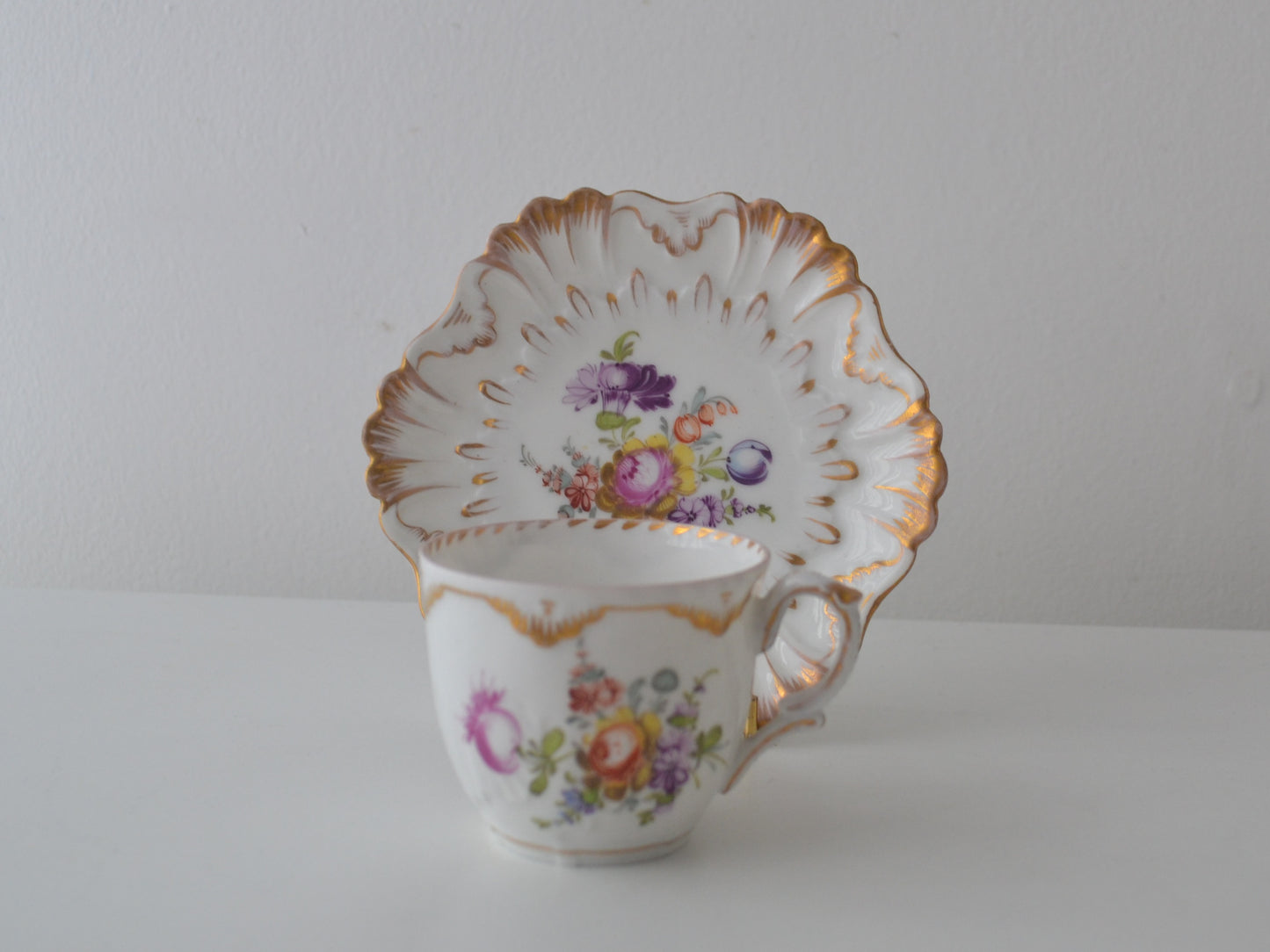 Dresden Porcelain Cup and Saucer — Hand-Painted Blumenmalerei, R. Grossbaum &amp; Söhne circa 1892–1914