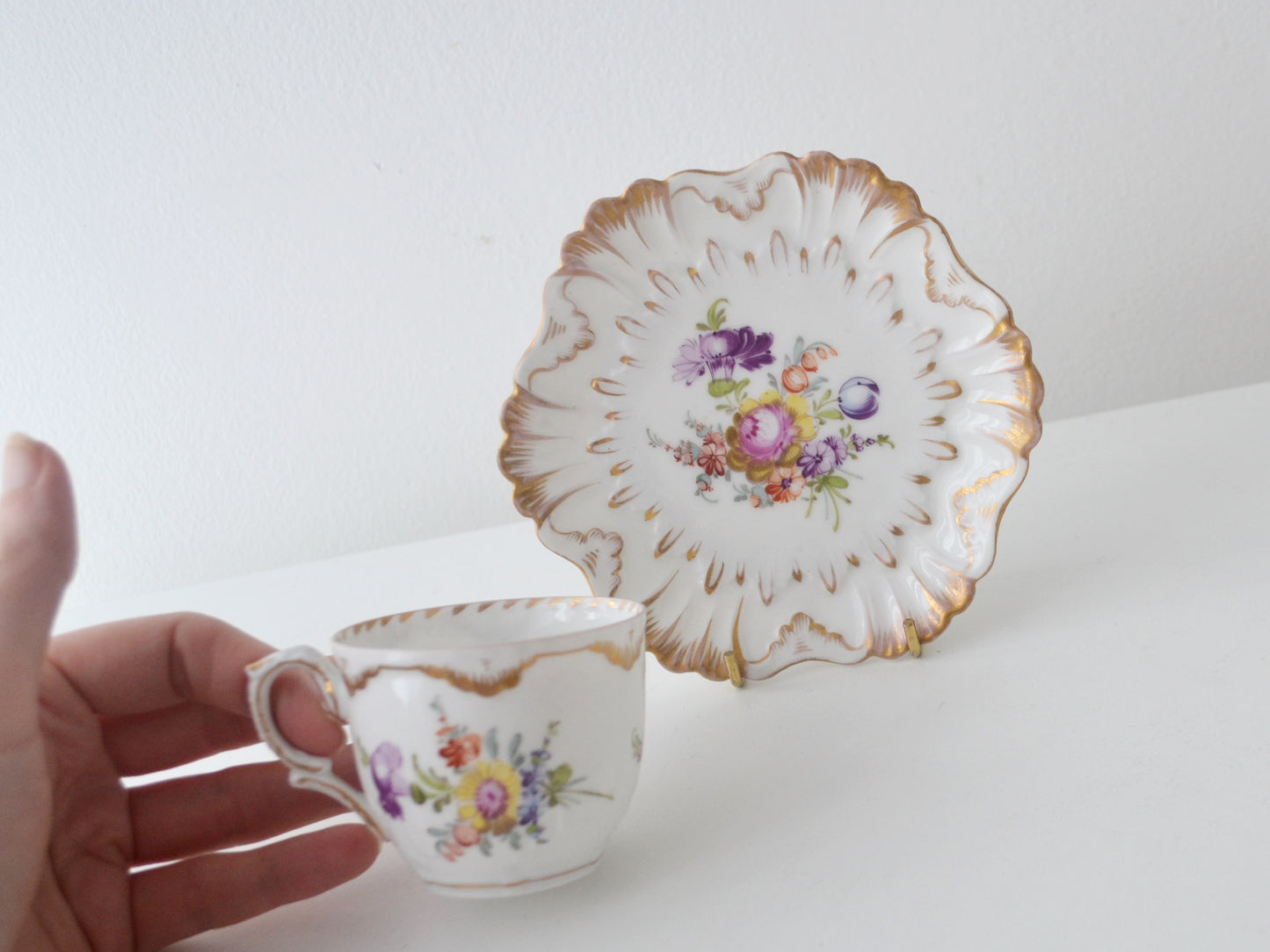 Dresden Porcelain Cup and Saucer — Hand-Painted Blumenmalerei, R. Grossbaum &amp; Söhne circa 1892–1914