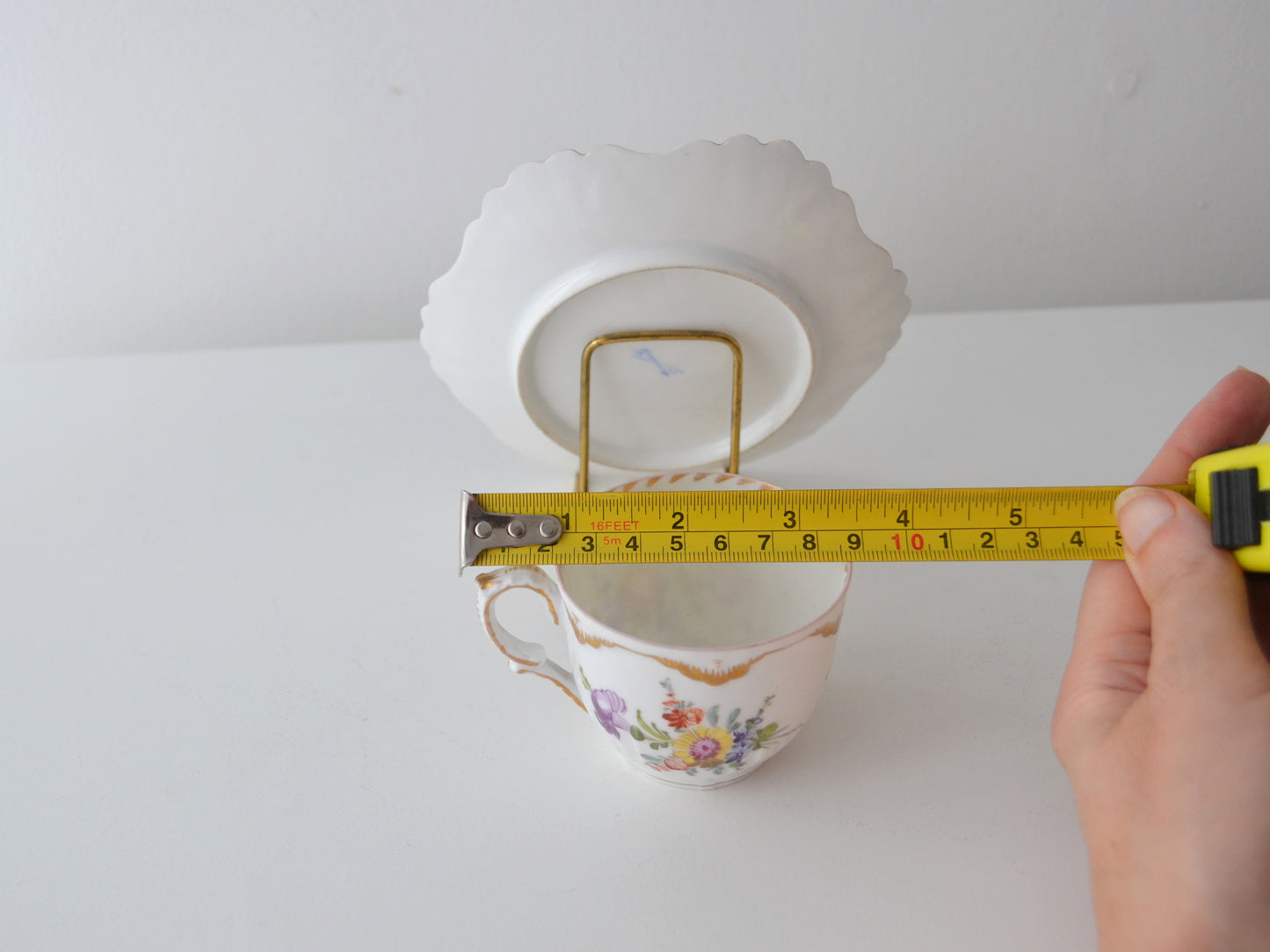 Dresden Porcelain Cup and Saucer — Hand-Painted Blumenmalerei, R. Grossbaum &amp; Söhne circa 1892–1914
