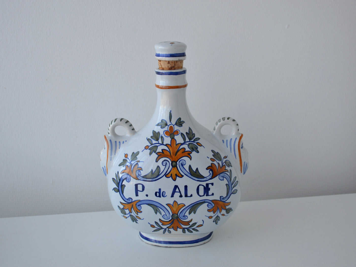French faience apothecary jar albarello inscribed P. de ALOE, hand-painted, original cork, circa 18th–19th century, front view.