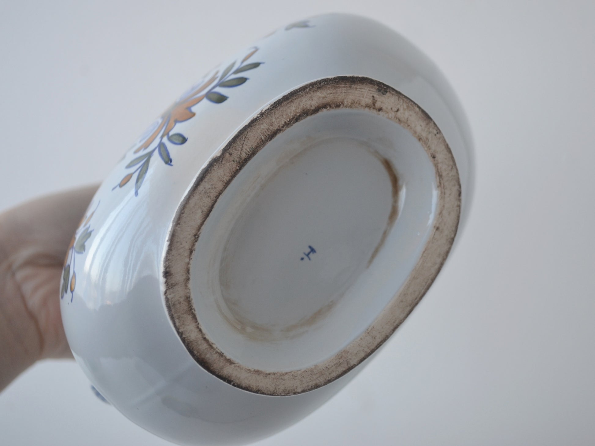 Maker's mark on base of French faience apothecary albarello P. de ALOE, circa 18th–19th century.