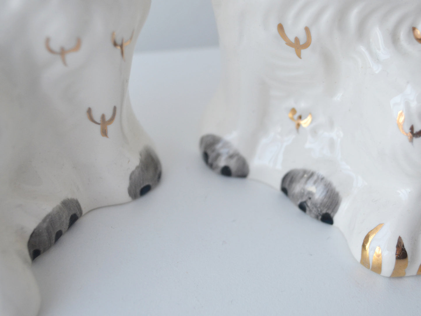 Gilt padlock collar detail on Beswick spaniel dog figure.