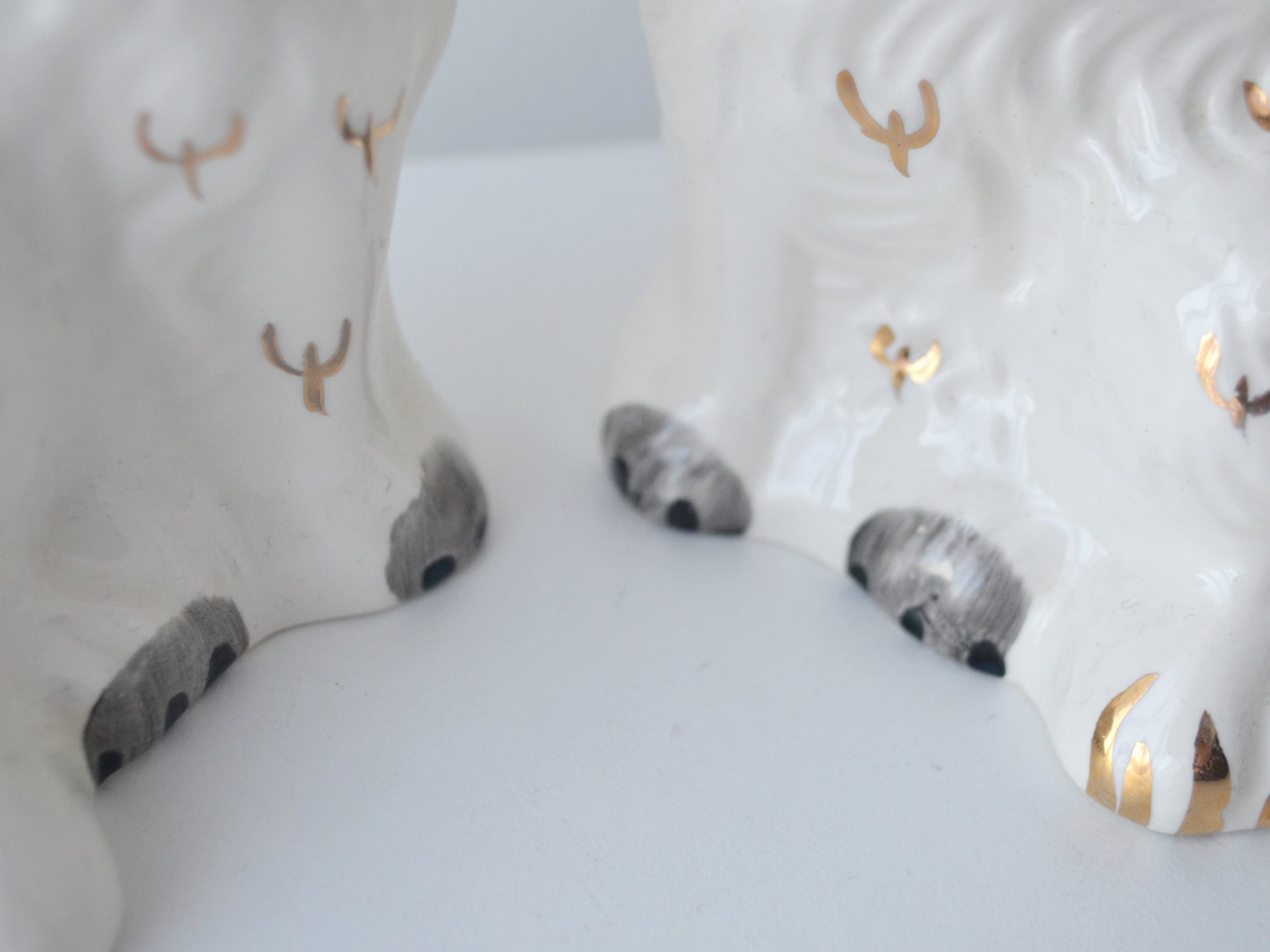 Gilt padlock collar detail on Beswick spaniel dog figure.