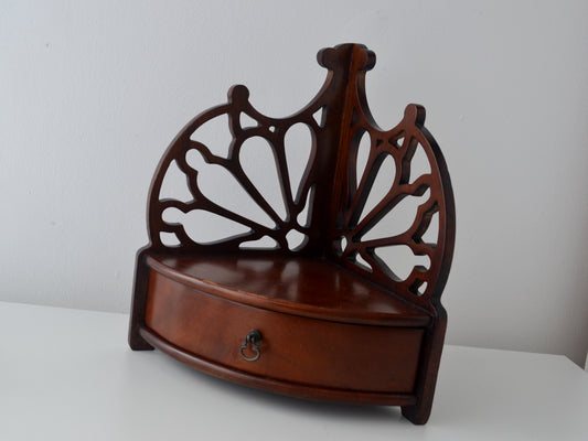 Georgian mahogany corner wall shelf, Chippendale pierced fretwork back panels and single drawer with brass ring pull, England circa 1800s, front view