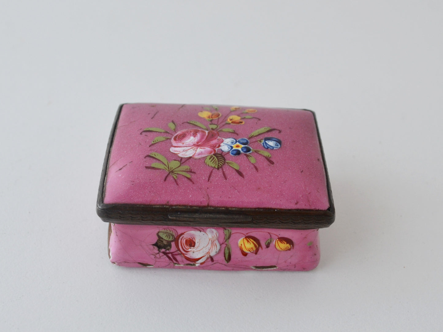 Georgian pink enamel snuff box, South Staffordshire, circa 1770s, hand-painted rose motif, front view.
