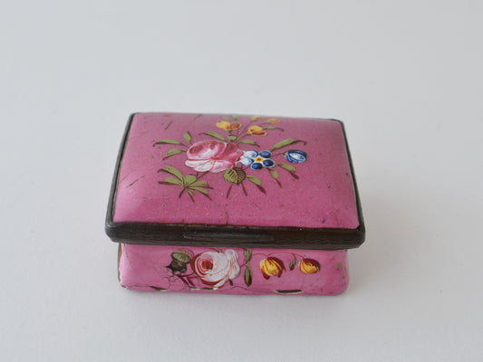 Georgian pink enamel snuff box, South Staffordshire, circa 1770s, hand-painted rose motif, front view.
