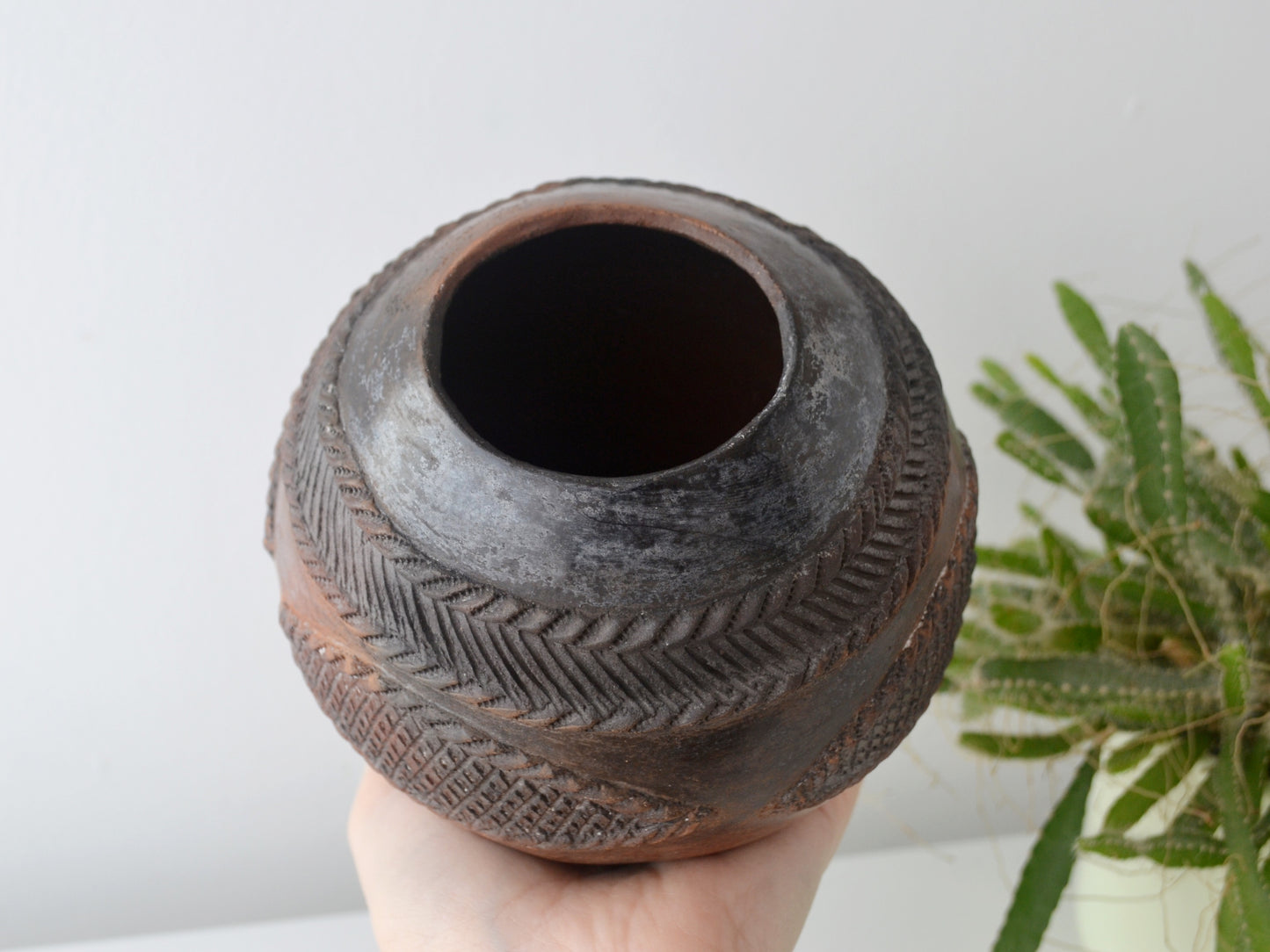 Top view of Zulu ukhamba vessel showing 6cm rim opening and incised chevron geometric decoration, Mfeka KwaZulu-Natal