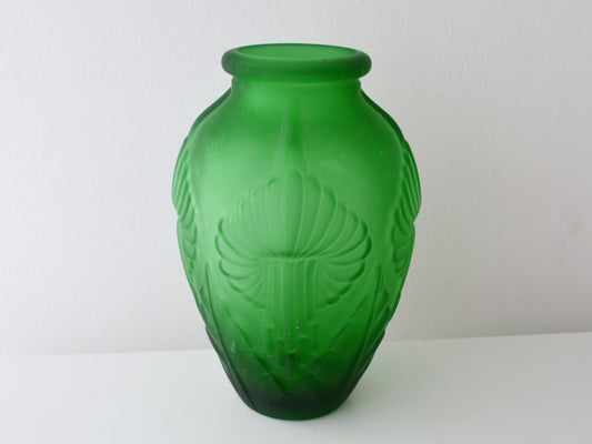 Green satin Art Deco glass vase, calla lily relief pattern, France circa 1920s, front view.
