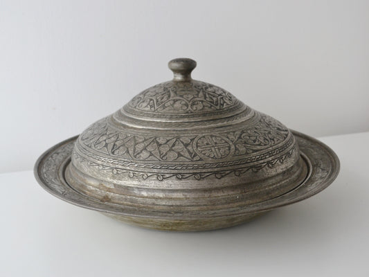 Persian tinned copper engraved lidded serving dish sahan, Qajar style arabesque decoration, circa late 19th century, front view