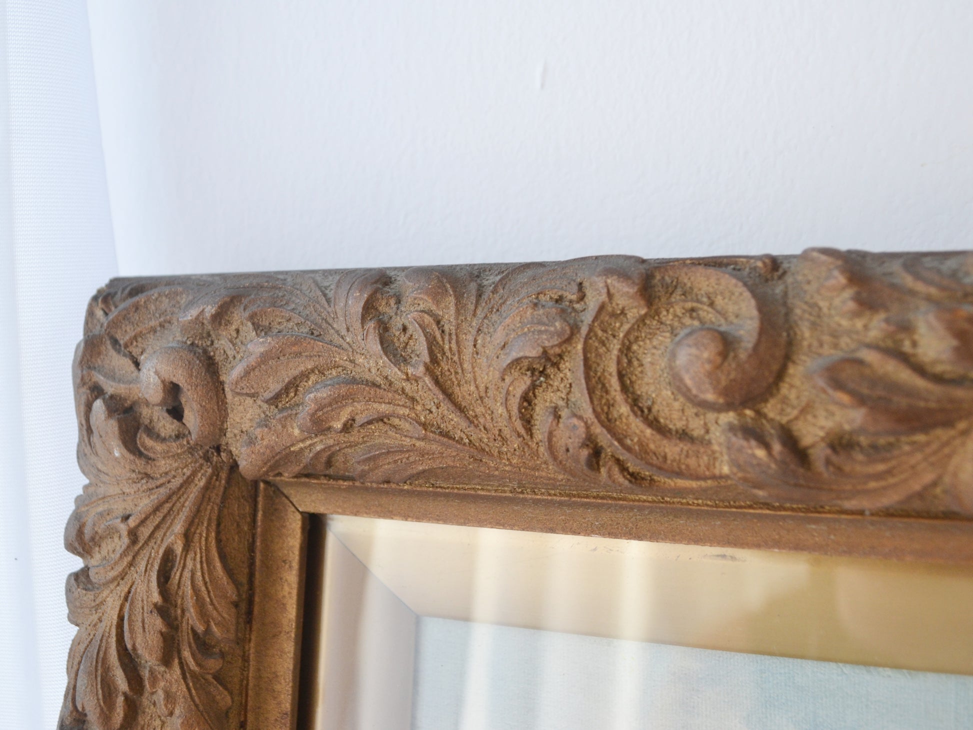 Corner detail, deep Victorian acanthus box frame, composition resin relief, circa 1900.